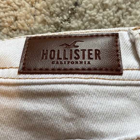 Hollister Ultra High-Rise Mom Short 3’ - size 5 / 27 US - Picture 3 of 4